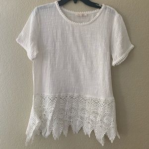 Women’s pullover top  with crochet hem.